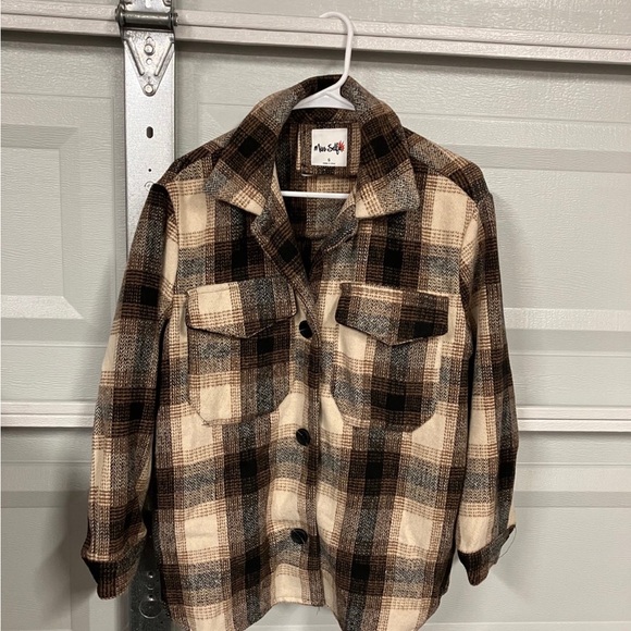 Small shacket new with out tags. - Picture 1 of 5